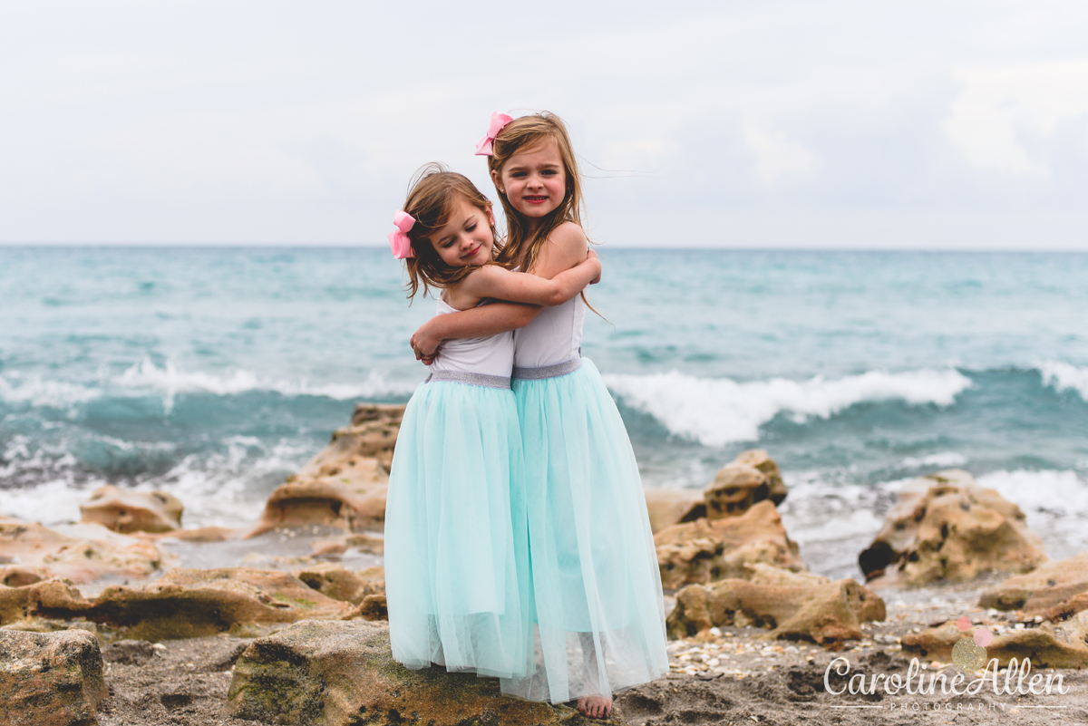 hugs, rocks, waves, beach