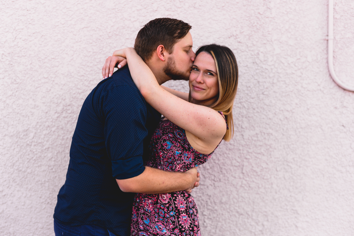 pink wall, hugging, kissing, love, downtown