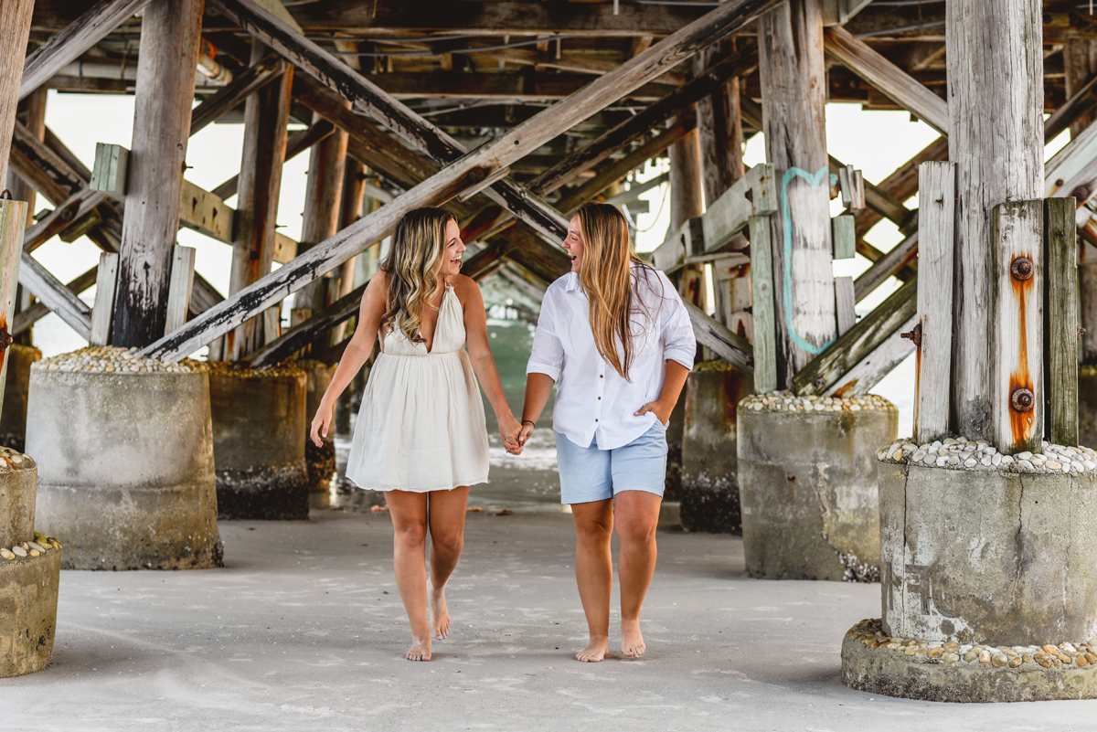 pier, wood, ocean, beach, holding hands