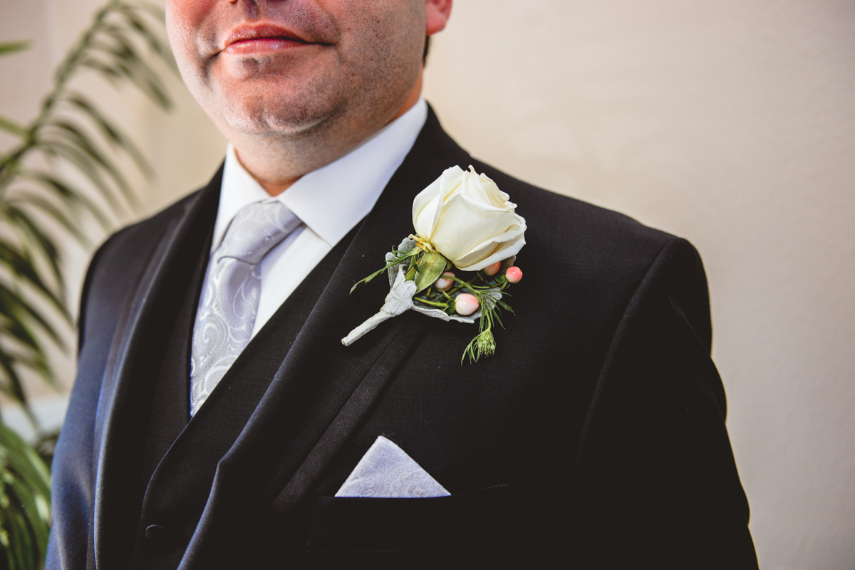 detail, groom, suit, boutonniere, rose