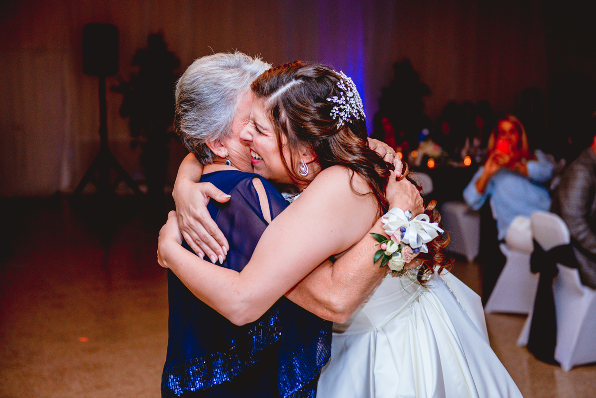 bride, mom, dancing, flowers, love