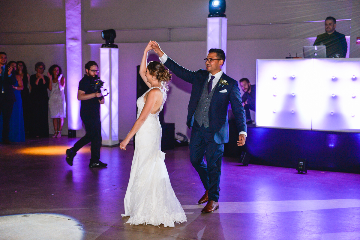 first dance, bride, groom, spinning