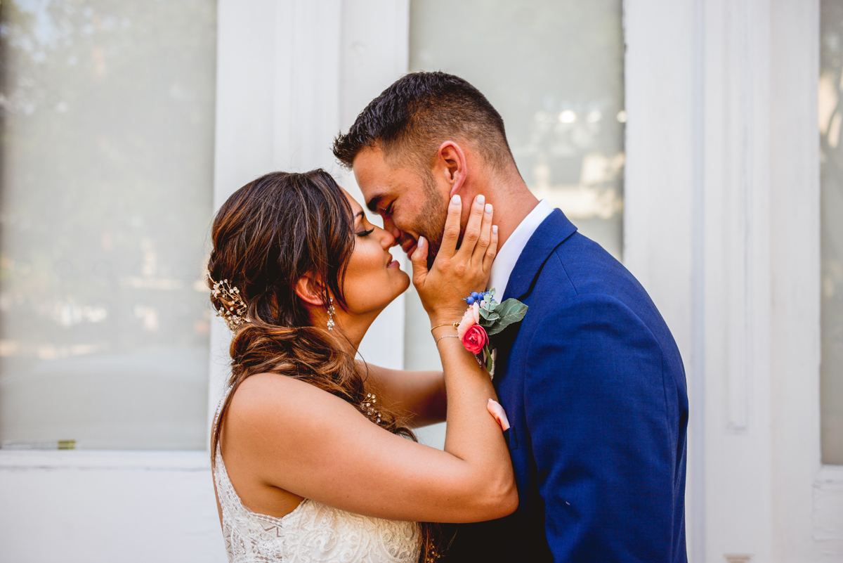 bride, groom, kissing, love, portrait