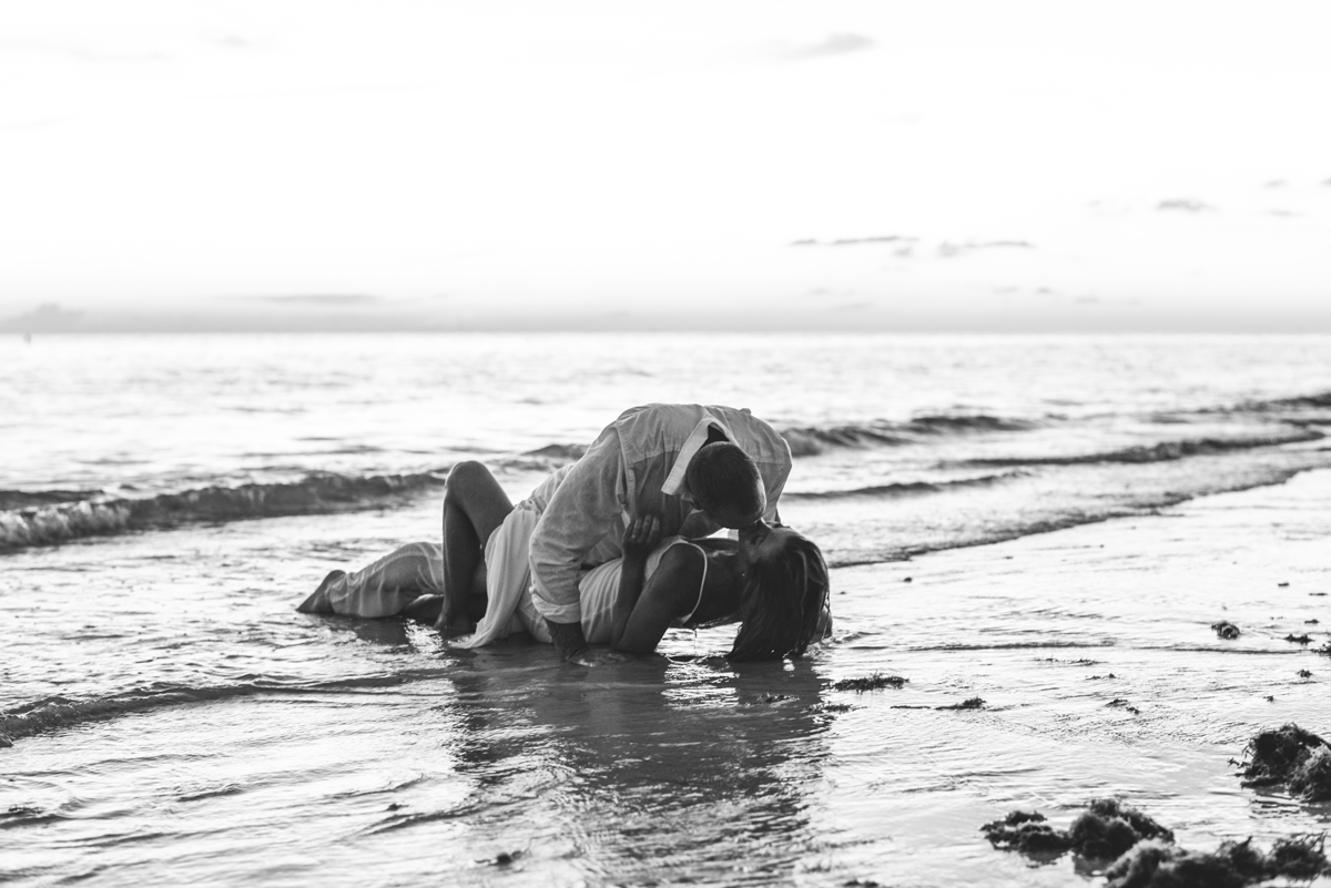 black and white, ocean, waves, sand, couple