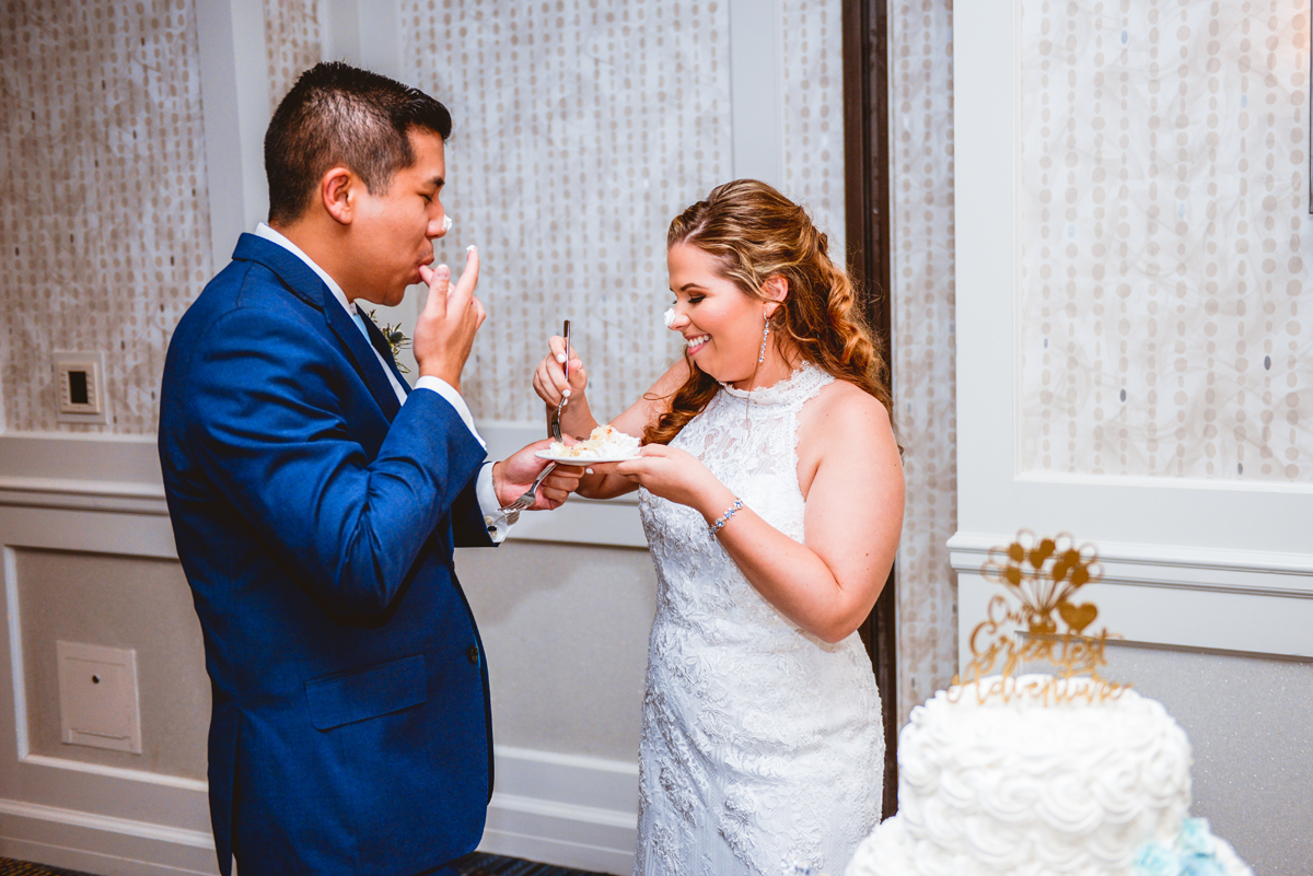 wedding cake, bride, groom, cake cutting